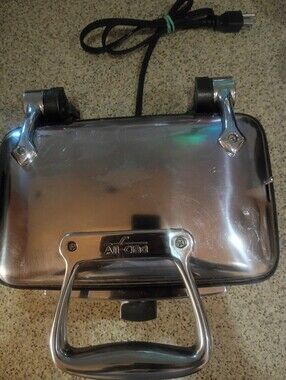 All-Clad Waffler 2-Square Belgian Waffle Maker (Model 6061).